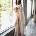 Tisca Chopra Instagram - The joy of a pearl encrusted blush saree .. 🥻 @gazalguptacouture 👜 @dhaagalife_sg 💍 @curiocottagejewelry 📸 @manualpixels #saree #sareelove #pearls #girlsinpearls #indianwear #indiangirls #indiangirlthings #desi #desigirl #style #fashion #event