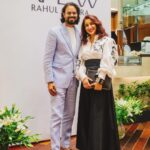 Tisca Chopra Instagram - Congratulations my @rahulmishra_7 and @divyabmishra on the swanky new store in Mumbai .. The clothes, as always, were delicious .. matched by the company, the decor and the impeccable food .. Proud of you my dear @rahulmishra_7 and @divyabmishra and the way you have taken the India fashion story global .. it’s also what @flywrite26 and I want you to do with films .. Thanks #deshiv for always being there ♥️ #rahulmishra #divyabhattmishra #indiastory #fashion #fashionandfilm #indiaglobal
