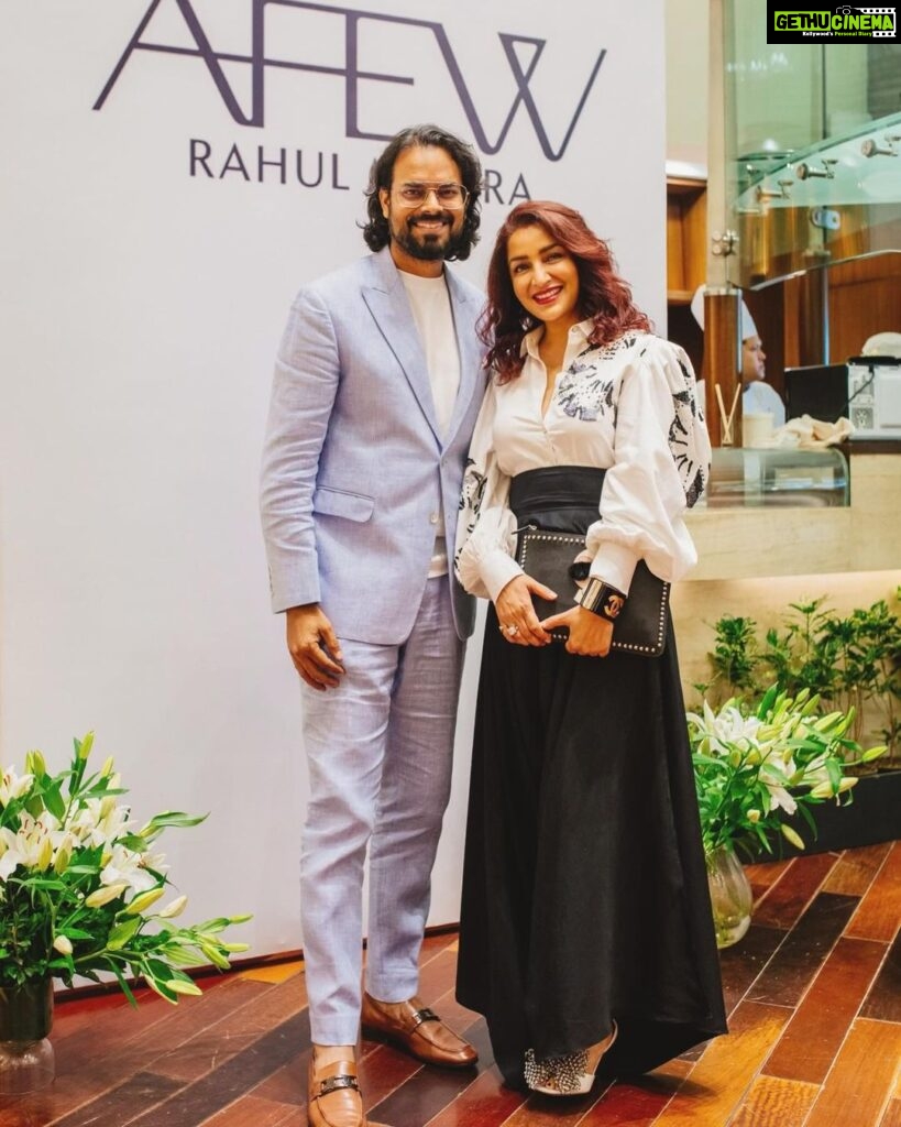 Tisca Chopra Instagram - Congratulations my @rahulmishra_7 and @divyabmishra on the swanky new store in Mumbai .. The clothes, as always, were delicious .. matched by the company, the decor and the impeccable food .. Proud of you my dear @rahulmishra_7 and @divyabmishra and the way you have taken the India fashion story global .. it’s also what @flywrite26 and I want you to do with films .. Thanks #deshiv for always being there ♥️ #rahulmishra #divyabhattmishra #indiastory #fashion #fashionandfilm #indiaglobal