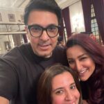 Tisca Chopra Instagram - And it’s a wrap!! What a bunch of insane talents .. @homster @maddockfilms #dineshvijan @poovijan @pankajtripathi #dimplekapadia @anaita_shroff_adajania @devenbhojani.official @sanjaykapoor2500 @therealkarismakapoor @saraalikhan95 @itsvijayvarma @grushakapoor24 @aashimgulati @suhailnayyar @linesh.desai @dawar.vikram & the rest of the awesome cast and crew (please add yourselves to the list in the comments) #newwork #murdermubarak #actor #shoot #work #whoreadsmyhashtags The Imperial, New Delhi