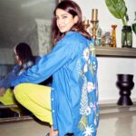 Tisca Chopra Instagram - Blue with green has to be my favourite color blocking .. Wearing @nika1.0clothing with @zara tracks and @realmrvalentino sandals HMU @shrushti_birje 📸 @dieppj #colorblock #blue #green #fashion #style