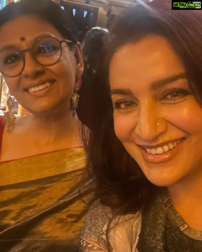 Tisca Chopra Instagram - So last evening I had the best time, not only because I had the cutest, most excited date but also because @nanditadasofficial was directing #Zwigato .. which is such an insight into the lives of people who make our lives so much easier .. Second my dear @sameern @segaldeepak @lordmeow and team @applausesocial were producing and finally our dearest @kapilsharma did such a fine job as an actor, I am blown .. @shahanagoswami of course is forever spot on 👏🏼 All in all .. all a fun movie night ♥️ #zwigato #movie #theatre #date #mstara #aboutlastnight PVR ICON, Infinity Mall, Andheri West, Mumbai