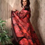 Tisca Chopra Instagram - That evening and that show ❤️‍🔥 Trust my dear @manishmalhotra05 to blow us away with his stunning ‘Diffuse’ collection .. shortlisted so many pieces that I can’t wait to wear .. Head over to stories to see what the @lakmefashionwk grand finale looked like .. 👗 @manishmalhotra05 💄 @shrushti_birje_8 📸 #urvidesale #manishmalhotra #lakmefashionweek #grandfinale