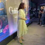 Tisca Chopra Instagram - #Gulmohar is one of those movies that will make you cry even as you smile .. Congratulations @rahulchittella @pagliji @bajpayee.manoj @simranrishibagga #gulmoharonhotstar streaming from 3 March @disneyplushotstar #SharmilaTagore @simranrishibagga @surajsharmagram @kavidrama @utsavijhamusic @Santhybee @jatingoswami_official @gandharvdewan @anuraag_arora_official @starstudios @chalkboardentertainment @zeemusiccompany @siddkhoslamusic @seth_kanishk @talatazizofficial @sethkavita @Koo_ba_koo @pita625 @eeshitnarain @mansidhruvmehta @mrsheetalsharma