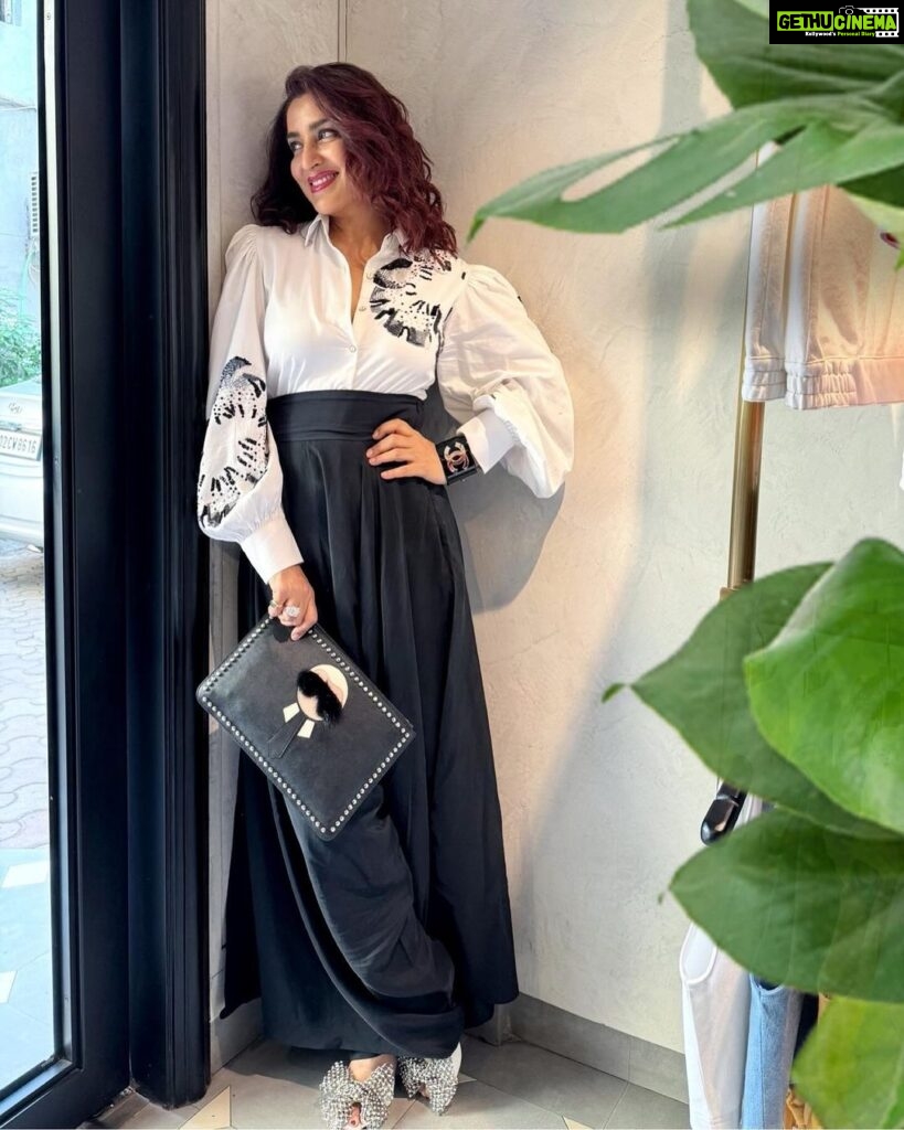 Tisca Chopra Instagram - Congratulations my @rahulmishra_7 and @divyabmishra on the swanky new store in Mumbai .. The clothes, as always, were delicious .. matched by the company, the decor and the impeccable food .. Proud of you my dear @rahulmishra_7 and @divyabmishra and the way you have taken the India fashion story global .. it’s also what @flywrite26 and I want you to do with films .. Thanks #deshiv for always being there ♥️ #rahulmishra #divyabhattmishra #indiastory #fashion #fashionandfilm #indiaglobal