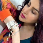 Tisca Chopra Instagram - An ode to some really cool indie jewellery brands I have the pleasure of working with .. @equiivalence up here ☝🏼 You have my heart 🤍 📸 @emm_i_2 👗 @pooja.keyur #stack #stacks #stackablebracelets #jewellery #indianbrands #indie #local #butglobal #ad