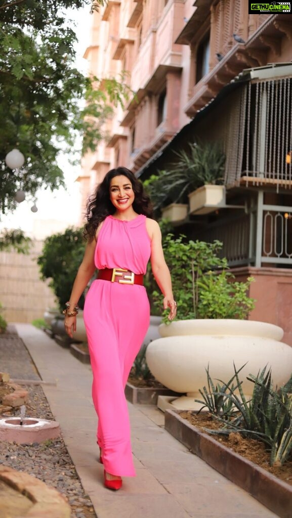Tisca Chopra Instagram - The phone threw up this reel that I never used .. The dress is a gift from fairy goddess @stylemuze .. 📸 @manualpixels Location @narendra.bhawan.bikaner .. #throwback #throwbackthursday #style #pink #thinkpink #butneon #barbiebeforebarbiegottrendy #fashion #reelsheel #reels
