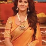 Trina Saha Instagram - এই বছর পুজোয় ITC সানরাইজ নিয়ে এসেছে একটি দারুণ গান - সানরাইজ দশভূজা ঘরে ঘরে দুর্গা। দশভূজা মা দুর্গার মত আমাদের বাড়ির মেয়েদের মাল্টিটাস্কিং এর ক্ষমতা কে সম্মান জানাতে সানরাইজ এই উদ্যোগটি নিয়েছে। তাই গানটি শোনার জন্য লিংক ক্লিক করে চলে যান Sunrise Pure YouTube Channel এ। Like, Share ও কমেন্ট করে জানান আপনাদের কেমন লাগলো এই পুজোর গান! #SunriseDashabhuja #GhoreGhoreDurga #SunrisePure #ITCSunrise #DurgaPuja #MusicVideo https://youtu.be/G9DnRI1J2wo