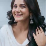 Trina Saha Instagram - It’s that time of the year once again and I can’t wait to have my favorite Luchi & Alur Dom this Durgo Pujo 🥳 I have also started prepping my skin & hydrating it well before the festival. My go to serum is Olay’s Niacinamide Serum.This helps with acne marks, dark spots and gives me clear skin. Use it daily and top it off with SPF 🌞 Let me know your hacks for Pujo in the comments below. You can also grab @olayindia Niacinamide Serum on Nykaa & see you at the Pandal ✨ #Ad #OlayNiacinamideSerum #DurgaPujoPreps #Preparations #FestiveReady #Skincare #OlayIndia #DurgaPuja #Kolkata #Niacinamide #DarkSpots #ClearSkin #Festival