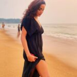 Tuhina Das Instagram - Hello from the other side 🏝️💕🖤🐚 #sea #vacation #beachlife #peace #mindfulness