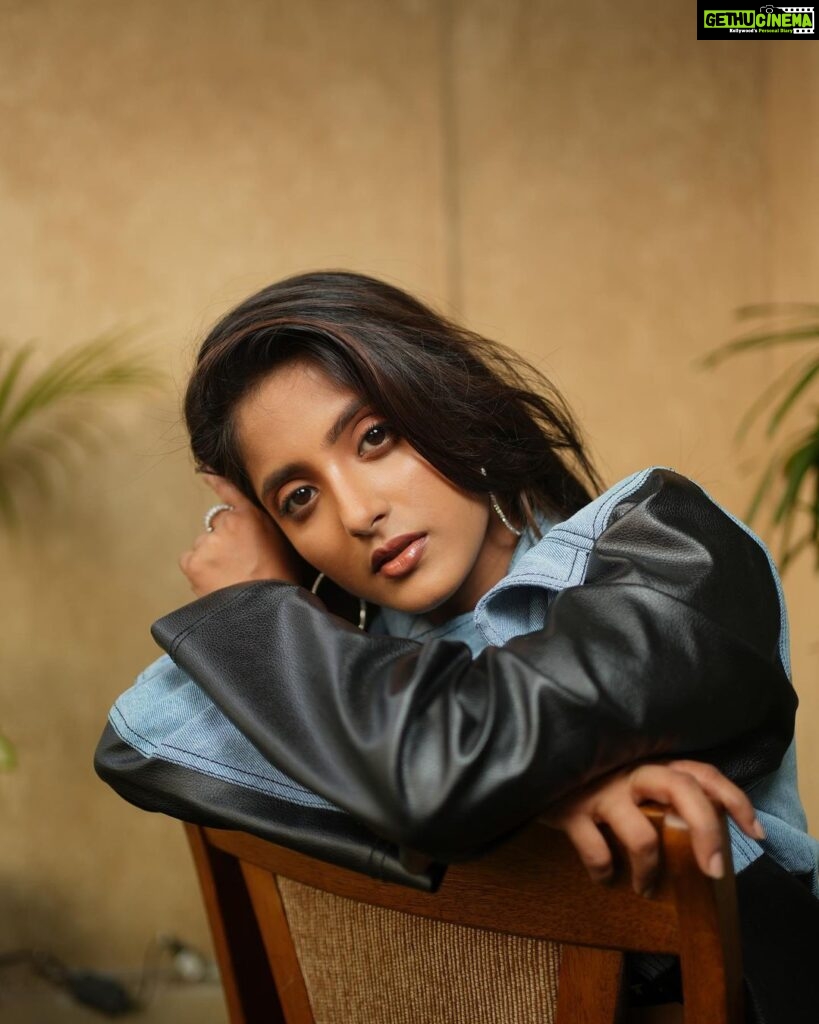 Ulka Gupta Instagram - In order to be irreplaceable one must be different 🏀 Styled by @instylewithaditi Jacket @tri_innn Earrings @tarannumjewelry MUA @makeupbymeenx Shot by @satyaprakash_nahak