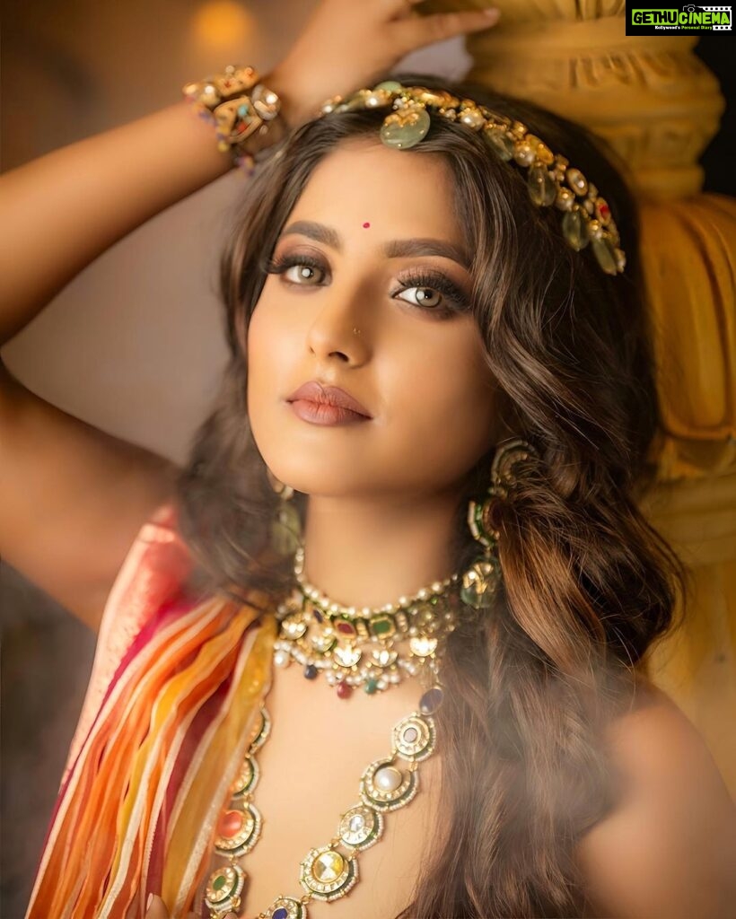 Ulka Gupta Instagram - DAY 1 featuring @ulkagupta as the Modern Indian Goddess where she represents the color orange🧡 . Orange signifies the vibrant energy of life and the color represents the power and positivity brought by Goddess Kushmanda. It's a day to pray for happiness, health, and prosperity. . Shoot Concept & Look Designed By:- @nehaadhvikmahajan @bridalsbynam @imuseacademy . 💄MUA , Hair & Styling :- @nehaadhvikmahajan . Assistant Stylist:- @styleby_vaishnavi . 🥻Saree :- @neerusindia . 💍Jewelery :- @sonisapphire . 🎥:- @deepakdasphotography @kakali_das_photography #ulkagupta #makeup #ootd #nehaadhvikmahajan #makeupbyme💄 #nammakeovers #bride #to #be #bridal #look #bridalmakeupartist #destinationweddingmakeupartist #weddingmakeup #hair #hairstyling #nammakeovers #bollywood #television #makeupartist #mumbai #traveller #all #over #the #globe