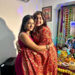 Ulka Gupta Instagram – Love you BAPPA ❤️
You’re always integrally in my heart and Mumbai’s 
Thank you for inviting us to meet the cutest Ganeshji this year @priyamallickofficial