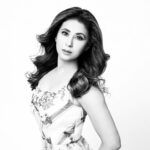 Urmila Matondkar Instagram - Take a moment in silence n stillness to feel gratitude for all the blessings around you..cos there is Always something to be grateful for 🙏🏻❤️ #gratitude #blessings #grateful #love #life