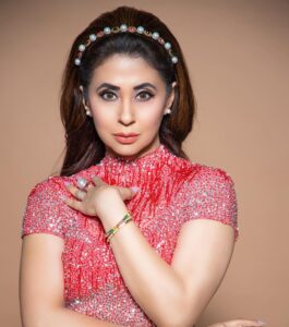 Urmila Matondkar Instagram - Sharing some glittery with you ✨✨✨✨
Have a Shining Sunday 🌟
