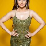 Urmila Matondkar Instagram - 🌟🌟🌟 Designer: @theohailakhanofficial Stylist : @begborrowstealstudio Jewellery: @karishma.joolry HMU: @vijaysharmahairandmakeup Photo: @vijaysolankiphotography Assisted by: @rashikachandra