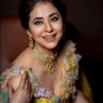 Urmila Matondkar Instagram - Hey there..whoever you are n whatever the midweek challenges in front of you..sending loads of #positivevibes #love n #goodness to you 💕💕 Cos there is #always something to be #grateful for 🙏🏻❤️🥰