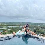 Urmila Matondkar Instagram - Love is in the air along with some drizzle 🌧🌧🏝🏝❤️❤️❤️ Hilton Goa Resort