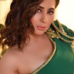 Urmila Matondkar Instagram - Glow..!! 🌟🌟🌟