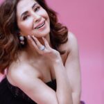Urmila Matondkar Instagram - Ssssss..Sassy Sunday ❤️ #sunday #sundays #sassy #fashion #fun #smile #reels