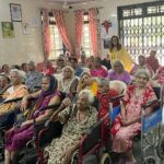Urmila Matondkar Instagram - JOY..!! A day extremely well spent…spreading #love #goodness #warmth #kindness n #care Contentment felt by sharing happiness with underprivileged n needy can be compared with nothing else in the world 🙏🏻🙏🏻🙏🏻 Try it..even in small ways n gestures 😇😇