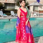 Urmila Matondkar Instagram - Compassion is the only greatest virtue in today’s times..so if you can’t do anything for anyone at least try n be kind 😇 #monday #mondaymotivation #compassion #kindness #virtues