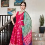 Urmila Matondkar Instagram - Compassion is the only greatest virtue in today’s times..so if you can’t do anything for anyone at least try n be kind 😇 #monday #mondaymotivation #compassion #kindness #virtues