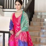 Urmila Matondkar Instagram - Compassion is the only greatest virtue in today’s times..so if you can’t do anything for anyone at least try n be kind 😇 #monday #mondaymotivation #compassion #kindness #virtues