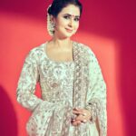 Urmila Matondkar Instagram - Feeling Angelic 🧚 Wearing Magical @manishmalhotra05 @manishmalhotraworld @manishmalhotrajewellery HMU @vijaysharmahairandmakeup Click @harrshdalal