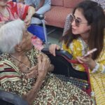 Urmila Matondkar Instagram - JOY..!! A day extremely well spent…spreading #love #goodness #warmth #kindness n #care Contentment felt by sharing happiness with underprivileged n needy can be compared with nothing else in the world 🙏🏻🙏🏻🙏🏻 Try it..even in small ways n gestures 😇😇