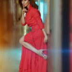 Urmila Matondkar Instagram - Shsssssh…don’t tell all your beautiful things to the world..it’s most likely to spoil them!! #red #style #fashion #wednesdaywisdom 😇 👗 @amybillimoria 👠 @ysl 💄 @vijaysharmahairandmakeup 📸 @vjsolankii