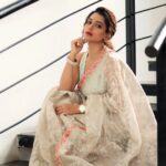 Urmilla Kothare Instagram - 🤍🤍🤍 . Outfit: @moresha_sameera_dalvi . #instagood #photooftheday #goodvibes #photoshoot #bts #fashion #style #urmilakothare