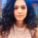 Urmilla Kothare Instagram - Phew ! Finally got it right 🫣😜😄 . . #trend #reelsvideo #music #reelitfeelit #urmilakothare ✨