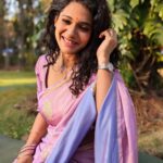 Urmilla Kothare Instagram - Can't stop smiling 😀 Styled by @s_sonniya Clicked by @prasad031290 #saree #sareelove #ootd Mumbai - मुंबई