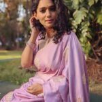 Urmilla Kothare Instagram - Lilac, a very unusual color. Wearing it for the 1st time @s_sonniya thank u for beautifully styling me in this one. Clicked by @prasad031290 Mumbai - मुंबई