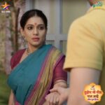 Urmilla Kothare Instagram - घर सोडून जाणाऱ्या मंजुळाला मल्हारने थांबवलं... कसा वाटला कालचा भाग कमेंट करून सांगा... 'तुझेच मी गीत गात आहे’ सोम ते शुक्र रात्री ९ वा. Star प्रवाह वर... #TujhechMiGeetGaatAahe #StarPravah @urmilakothare @abhijeetkhandkekar @avni.taywade @tejaswinilonari @pallavivaidya_official @sachinsdeshpande @hardeek_joshi @ddhanashri_official @kanchangupte @avaneeaniruddhajoshi @vighnesh.369 @usha_naik_11 @shubhaprashant_official @josdip @tejendraneswankar @sonawaneshemant @mihirvelankar #suvarnamantri @shaileshdatar @nitinpatil672 @umeshbane_official @star_pravah #urmilakothare #abhijitkhandkekar #avnitaywade #TejaswiniLonari #umeshbane #deeptijoshi #TMGGA