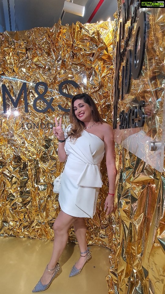 Vahbbiz Dorabjee Instagram - Congratulations @marksandspencerindia on your #100th store🎉🎉🎉 A brand new #marksandspencer at Linking road Now.. Thank you to the lovely host @palak.purswani Turned out to be a fun night with Friend's 🥳