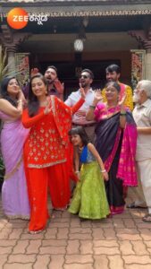 Vaishnavi Gowda Instagram - 'ಸೀತಾರಾಮ' ಟೀಮ್‌ನ ಸಪ್ತ ಸ್ವರ ಸಾಗರ' ನೀವೊಂದ್ಸಲ ಕೇಳಿಬಿಡಿ!
#ZeeKutumbaAwards2023 #ZKA2023 #NominationParty #SeethaRaama #ZeeKannada #BayasidaBaagiluTegeyona