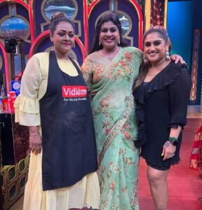 Vichithra Instagram - #goodluck to aneethi movie team for great success . 
Amazing day with lots of fun and laughter

@jovika_vijaykumar  @vanithavijaykumar