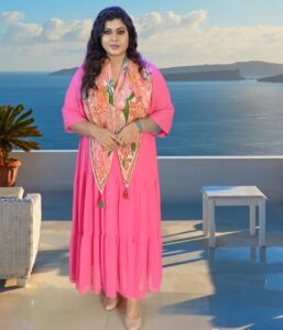 Vichithra Instagram - IN THREE WORDS, I CAN SUM UP EVERYTHING I HAVE LEARNED 
ABOUT " LIFE" 
  IT GOES ON ...................................

Costume #labels scarf #labels 

#goodmorning 
#goodmorningpost
#getmotivatedbyvichu #pink
#positiveaffirmations
#positivemindset
#positiveattitude 
#cwc
#cwc4
#contestagram
#contestant
#goodday