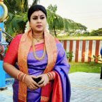 Vichithra Instagram - Ennoda expression parunga😪😪😪 inda pic la #kdfans to me : edukku mam inda shawl podaringa ???? 🤨🤨🤨🤨🤨🤨 Me : solluven aanaaaaaa solla mudiyadu bro.🙄🙄🙄🙄🙄🙄🙄 Ennoda worry enna theriyuma ???? Ella sareekkum matcha inda shawl stitch pannanume. Expense agudu enna panradu #karthigaideepamserial #karthikraj #kdfamily #zeetamil #rajashreerupashree #rajashree