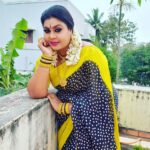 Vichithra Instagram - Thina thanthi news paperla ippadi dan pose kuduppom theriyuma ??? Aduvum mottai madila 😅😅😅 @karthigaideepamserial #zeetamizh #goodmorning #goodday 😄😄😄😄😄😄😄😄😄😄😄😄 #90s #80s #80dayobsession #90skids #thinathanthi #poses #posesforpictures #black #newspaper #blackandyellow #sareelove #saree #thanthitv #elegance #simplicity #instadaily #instamelodies #picofday #picofinstagram