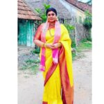 Vichithra Instagram - Goodmorning dears.... #tamil pesi work pannum podu avvalavu happya irukku....Back to my native .... #tamil #tamilnadu #zeetamil #newproject #soon #zeetamil #newgetup 💛💛💛💛💛💛💛💛💛💕💕💕