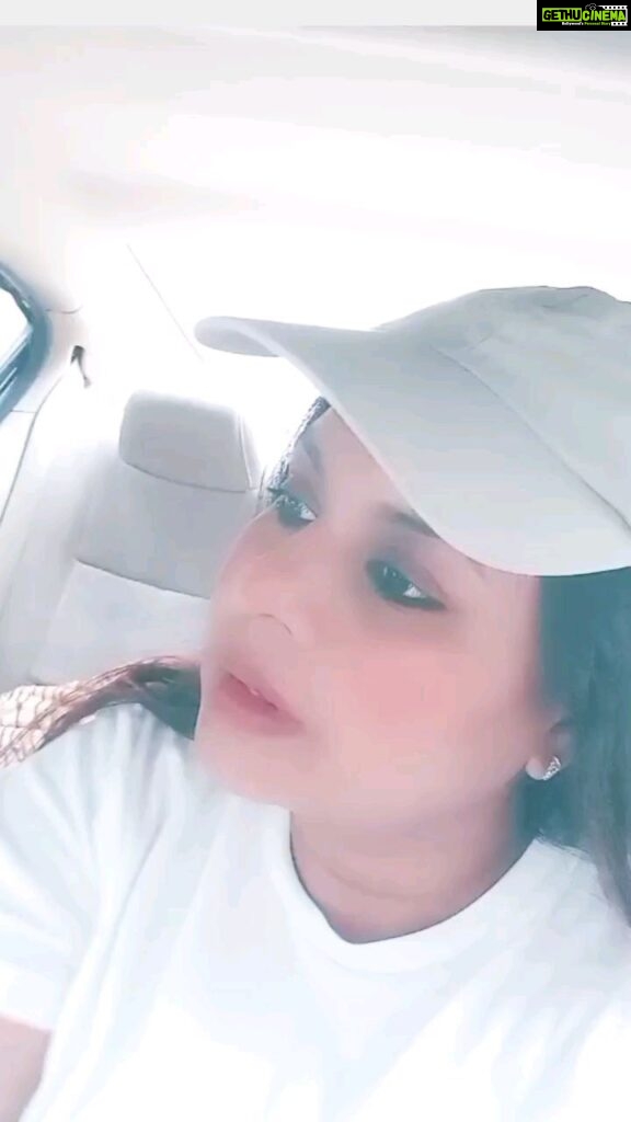 Vichithra Instagram - Back online ......... 🖐🖐🖐🖐🖐🖐🖐🖐🖐🖐 #myfavauritebgm #coolvibes #myfavouritesong #chennaifashionblogger #instareels #white #hi #reelsforu #sportswear #reelsinstagram #caps