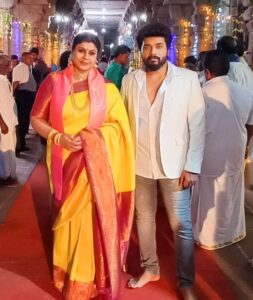 Vichithra Instagram - Good luck 👍👍👍 karthi ...on  your come back in  #karthigaideepam #hero #mainlead #zeetamil after #sembaruthiserial . 
#favouritehero  #heartthrob
#tamilserial #zeetamilserial  #newproject
#handsome #celebrity  #actor #performer