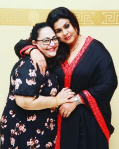 Vichithra Instagram - She is 50 but still growing younger and prettier... @brindamurali72 🥰😍🤩❤❤❤
Meeting friends after a long time 
#birthdaybash #funtime #metime #party

#actress  #picofinstagram #black 
#friendsforever #page3magazine #tamilactresses 
#dress  #lace  #time