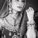 Vimmy Bhatt Instagram - #Repost @shari_academy with @let.repost • • • • • • how to shoot couple and bridal portraits along with handling production for shoot. class @shariacademy . ADMISSION OPEN FOR TWO YEARS MASTERCRAFTSMAN DIPLOMA and ONE YEAR FASHION DIPLOMA 2022, batch starts on 6th October 2022. . #shari_academy #girishmistry_shari #hridgandhamistry #learnphotography #mumbai #careerinphotography #filmmaking #cinematography #manfrottoimaginemore #Gitzo #profoto #lightshapers #srishtidigilife #students #sharistudents #sharialumni #education #photographer #photo #photos #photographyeveryday #photographysouls #visualsoflife #photoart #photographyislife #instaphotography #digitalphotography #photographyart
