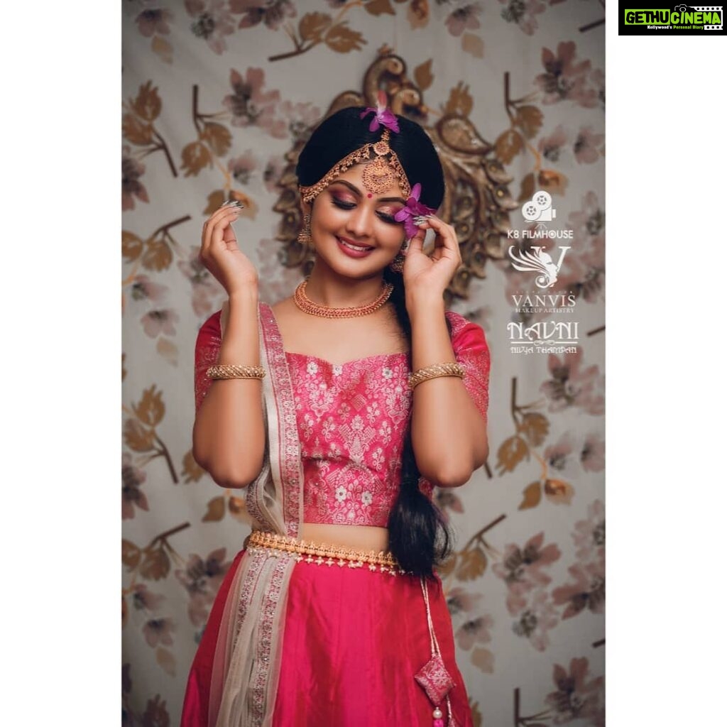 Vindhuja Vikraman Instagram - Radha Series ❤️ . Click @director_k8_filmhouse 📸 @pranav_sudarsanan . Make up @vanvis_makeup_artistry 👩‍🎤 . Costumes @nivyathampan 👗 . Nails @_____nailart_swagger______ 💅