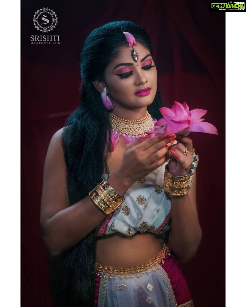 Vindhuja Vikraman Instagram - Navadurga concept photoshoot Day 8: Mahagauri Mahagauri means extremely white, refers to her luminous beauty which radiates from her body. Hindus belive that by paying homage to Mahagauri all the past, present and future sins will be washed away, imparting a deep sense of inner peace. Model: @vindhujavikraman_official Concept, styling, makeover : @geethusrishti, @srishtimakeoverhub Photo : @umeshsrishti Trivandrum, India