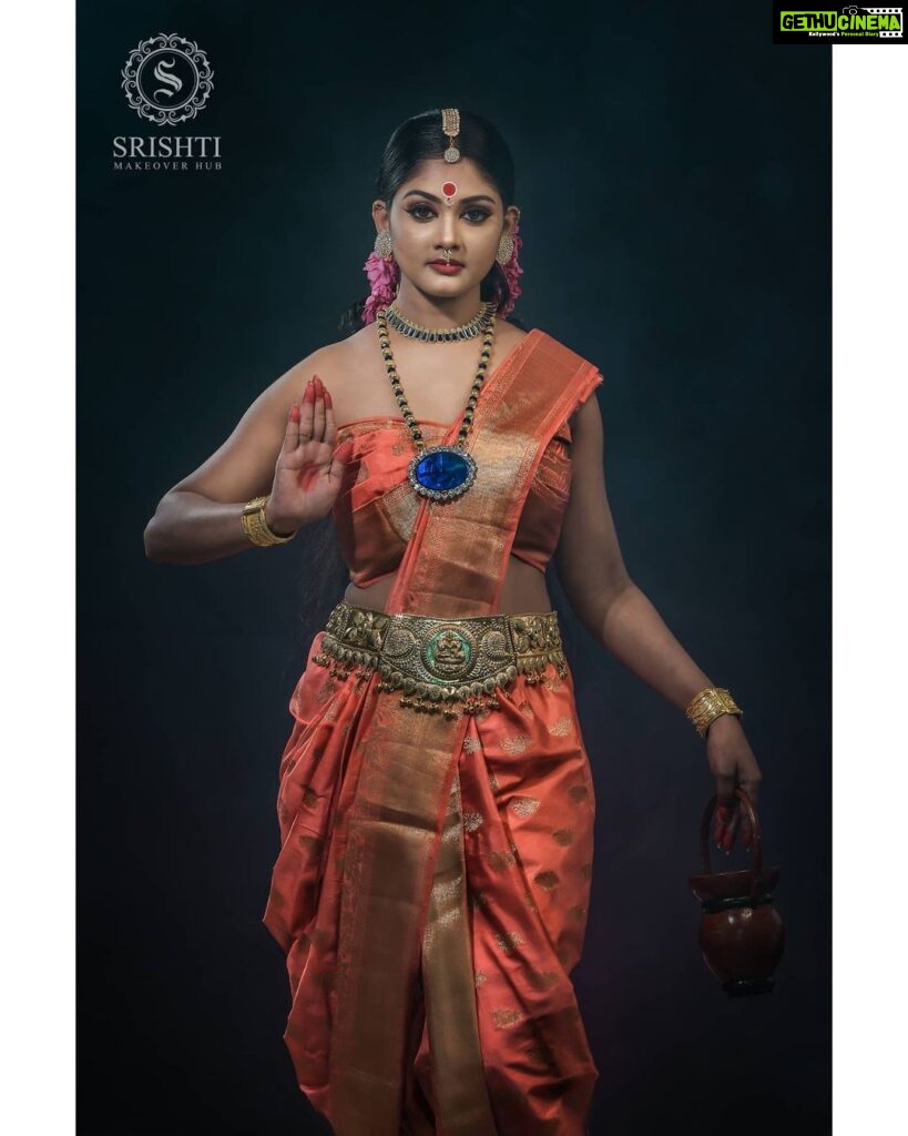 Vindhuja Vikraman Instagram - Navadurga concept photoshoot ❤️ . Day4: Kushmanda . Kushmanda is the fourth form of the mother goddess and her name means ' creator of the universe' for she is the one who brought light to the dark cosmos. . Concept, styling, makeover: @geethusrishti . Click and edits: @umeshsrishti . Trivandrum, India